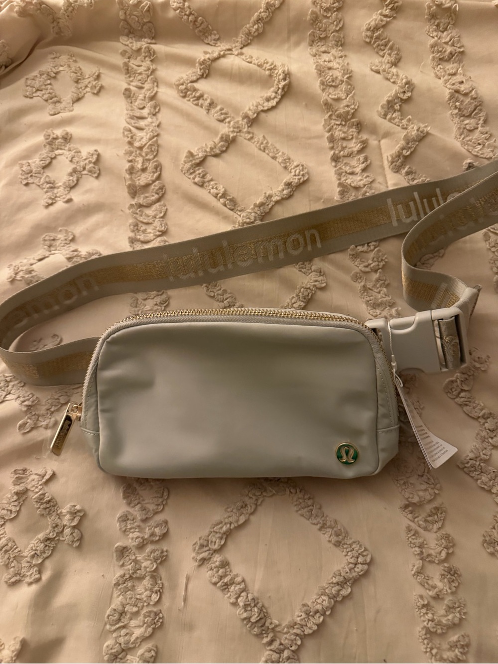 Lululemon Everywhere Belt Bag Vapor Gold White Wordmark Logo Crossbody Bag NWT - Picture 7 of 7